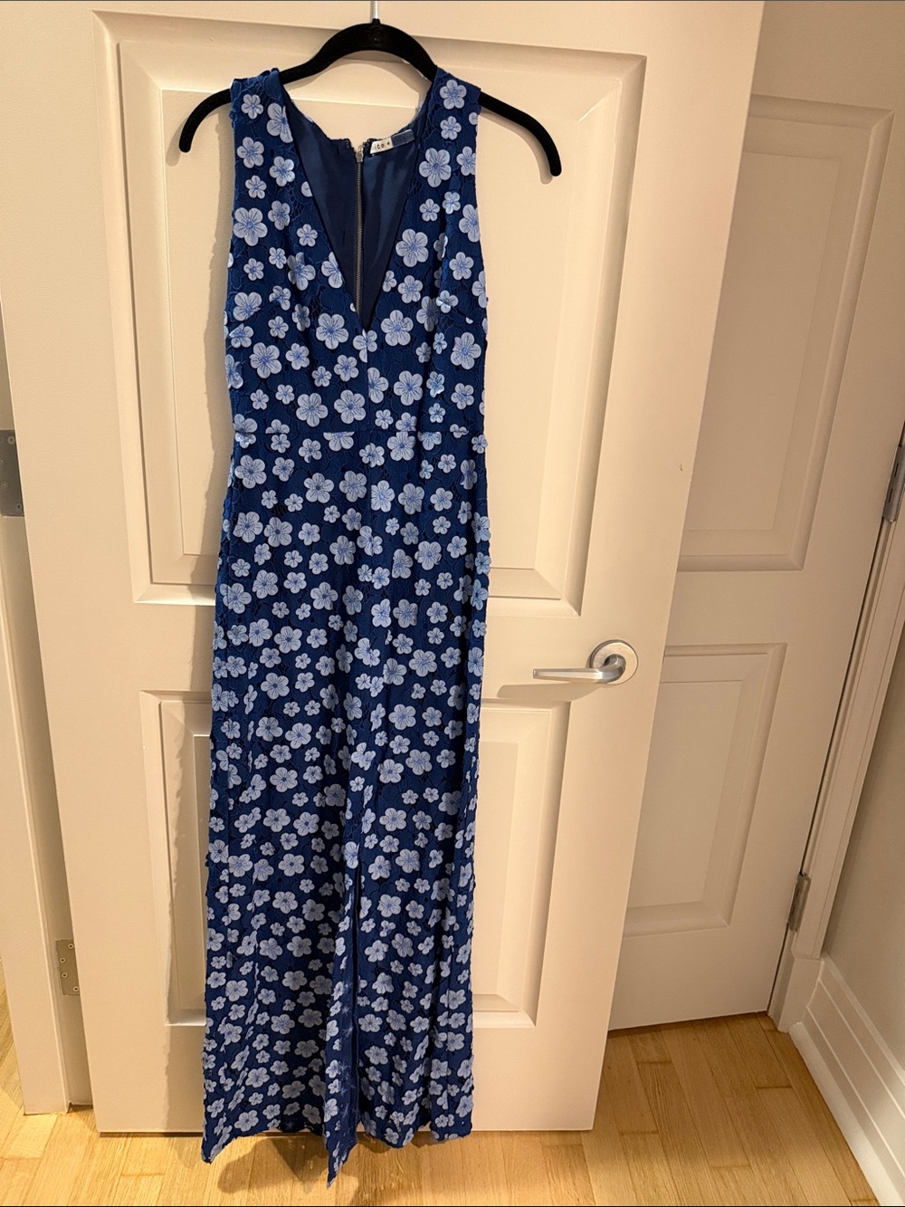 Alice + Olivia Blue Floral V-Neck Dress